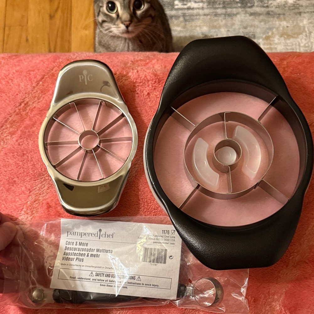 Pampered Chef NWOT Apple + Pineapple Slicers + Core &More NWT (Kitty not incl.)